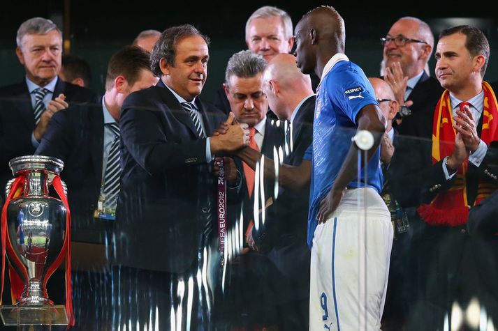 Michel Platini með Mario Balotelli.