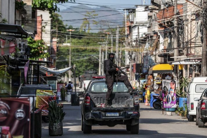 Lögregla hefur átt fullt í fangi í baráttunni gegn glæpahópum í Rio de Janeiro.