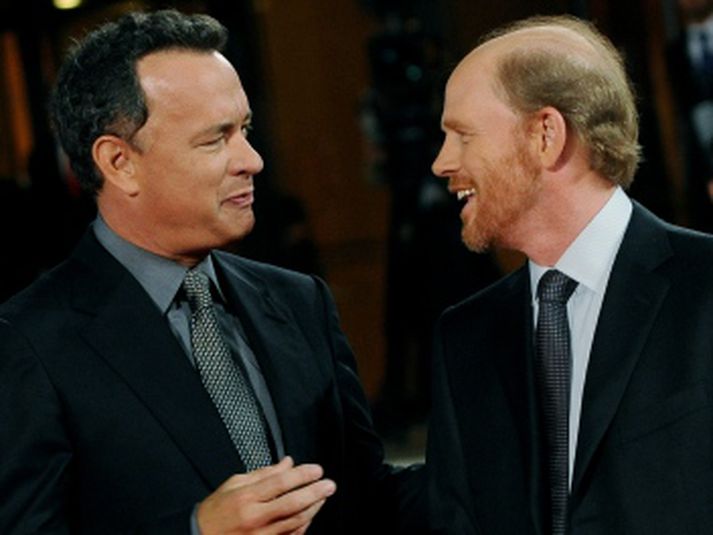 Tom Hanks, sem leikur aðalhlutverkið í myndinni, ásamt Ron Howard leikstjóra á góðri stundu. Mynd/ AFP.