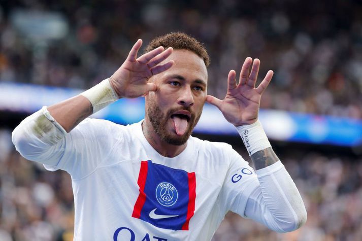 Neymar þarf að mæta í réttinn á mánudaginn.