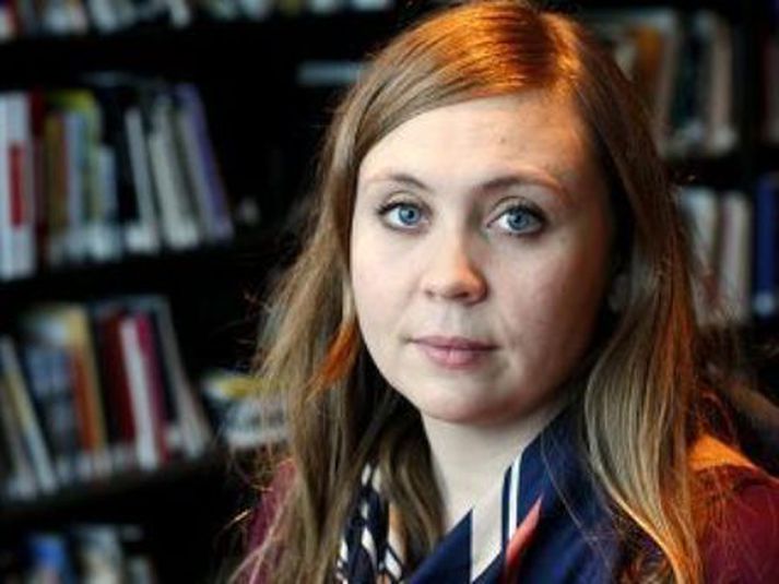 Alhæfir um þjóðir Myndasögubók Lóu Hjálmtýsdóttur er góðlátlegt grín um hvernig fólk á það til að alhæfa um þjóðir.Fréttablaðið/Anton