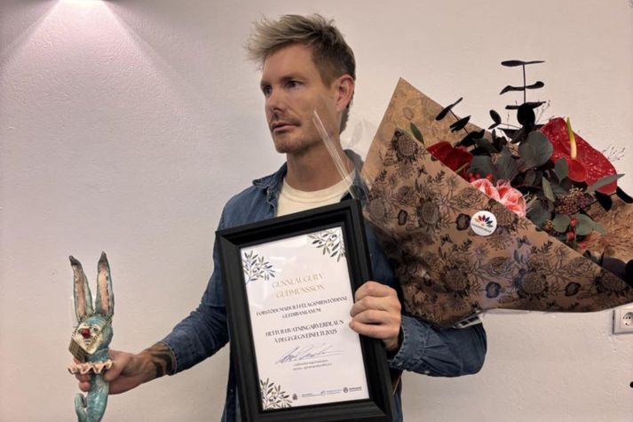 Gunnlaugur Víðir Guðmundsson, forstöðumaður félagsmiðstöðvarinnar Gleðibankans í Reykjavík, sem hlaut hvatningaverðlaunin gegn einelti i dag við hátíðlega athöfn í Menntaskólanum að Laugarvatni.