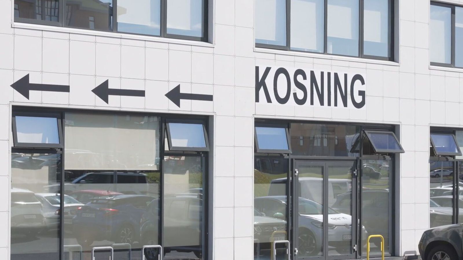 Á þriðja hundrað þegar greitt at­kvæði