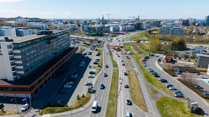 Fyrirhugaðar breytingar á Suðurlandsbraut vegna borgarlínuframkvæmdar voru afar umdeildar í aðdraganda borgarstjórnarkosninga. Nú hefur nýr meirihluti synjað deiliskipulaginu. 