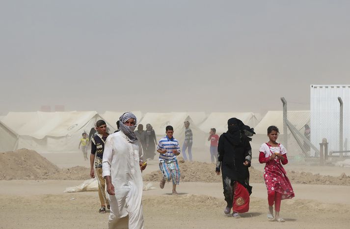 Talið er að um 50 þúsund súnnítar sitji fastir í Fallujah og séu notaðir til að skýla vígamönnum. Svo virðist sem að flótti sé ekki það besta í stöðunni fyrir fólkið.