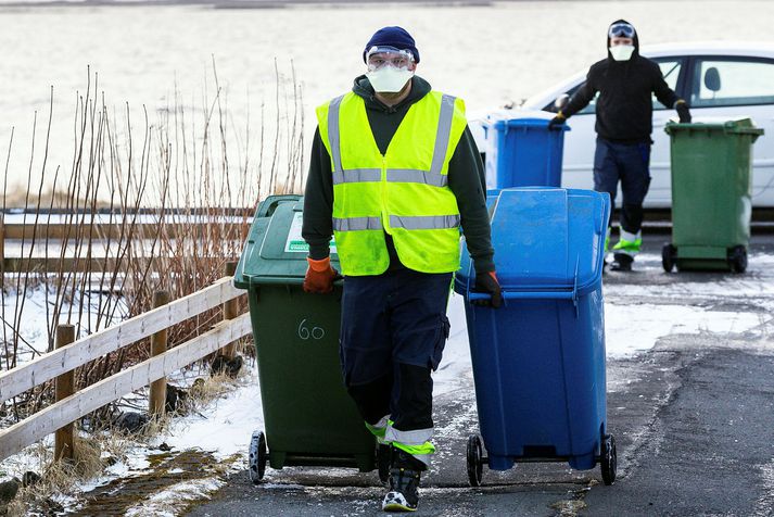 Mikið álag hefur verið á sorphirðu í borginni allt frá áramótum og hafa bláu og grænu tunnurnar til að mynda ekki verið tæmdar vikum saman. 