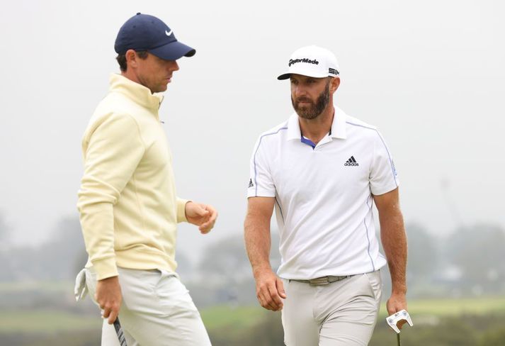 Dustin Johnson (t.h.) er á meðal keppenda á LIV-mótaröðinni sem taka þátt á US Open um helgina. Rory McIlroy (t.v.) er á meðal háværustu gagnrýnenda mótaraðarinnar.