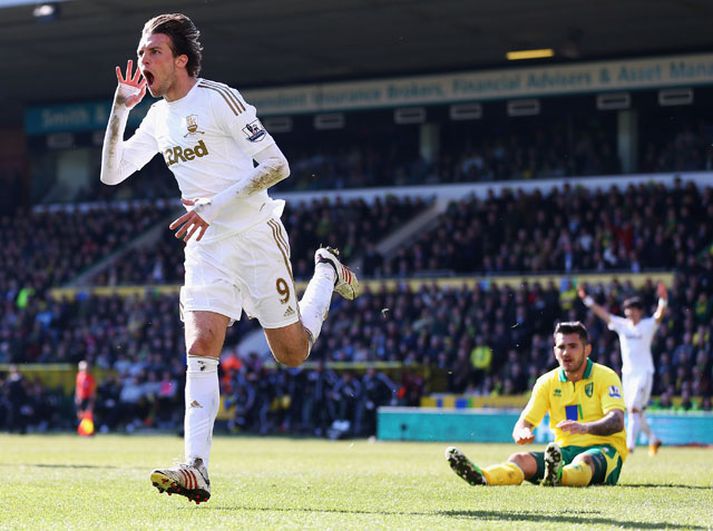 Michu skorar hér mark gegn Norwich.