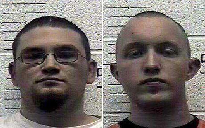 Mannvitsbrekkurnar Daniel Coward og Paul Schlesselman. Coward vann ötult trúboðastarf í Bells í Tennessee áður en hann gerðist nýnasisti og foreldrar Schlesselmans óttuðust um öryggi dýra nálægt honum.