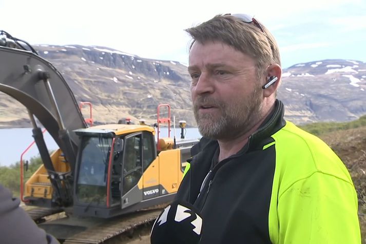 Jóhann Haukur Sigurðsson, gröfumaður hjá Borgarverki, tók fyrstu skóflustunguna í Teigsskógi í dag.