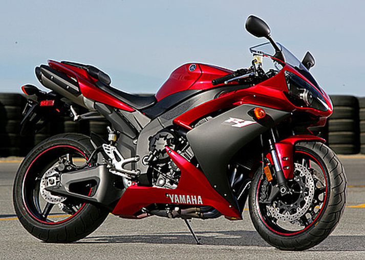 Yamaha R-1000. Á svona hjóli var ökuníðingurinn ungi sem reyndi að stinga lögregluna af.