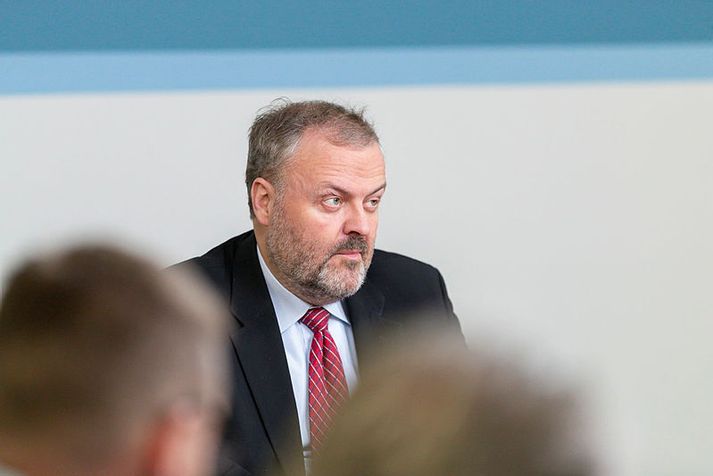 Gylfi Magnússon er hugsi yfir stöðunni sem upp er komin hjá Ríkisendurskoðun.