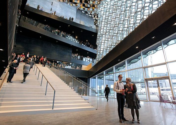 Ráðstefnu- og tónlistarhús Reykjavíkur, Harpa, var of dýrt fyrir menntskælinga sem vildu halda úrslitakeppni Morfís í húsinu. Þeir verða því á sínum stað í Háskólabíói. fréttablaðið/Valli