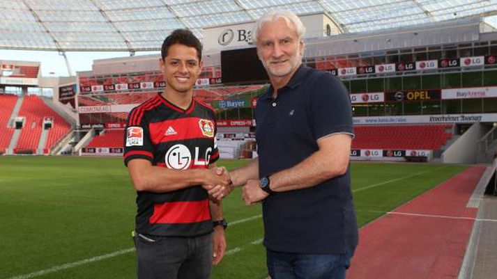 Chicharito eftir undirskrift í dag.