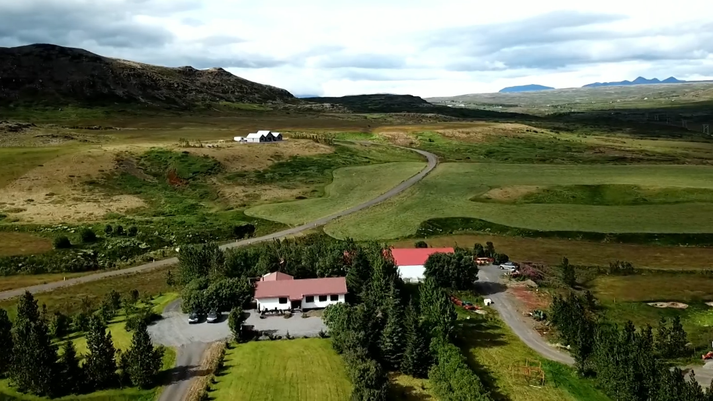 Frá Bíldsfelli 3. Nýbýlið Bíldsbrún sést ofar.