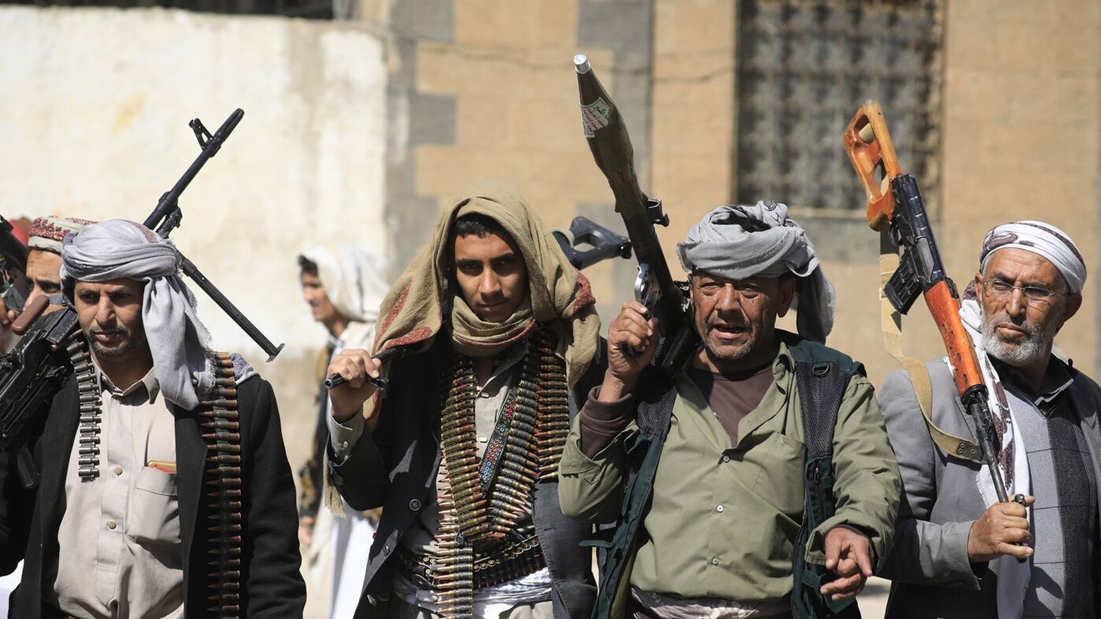 Hútar hættir á­rásum á skip og Ísrael