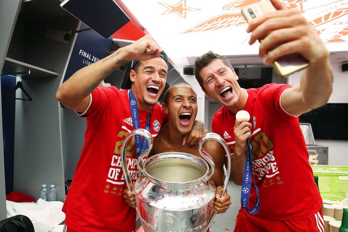 Philippe Coutinho, Thiago og Robert Lewandowski fagna sigri Bayern München í Meistaradeildinni í ágúst.