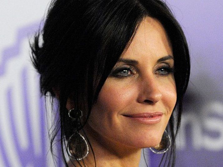 Courteney Cox skaust upp á stjörnuhimininn í gamanþáttunum Vinum.