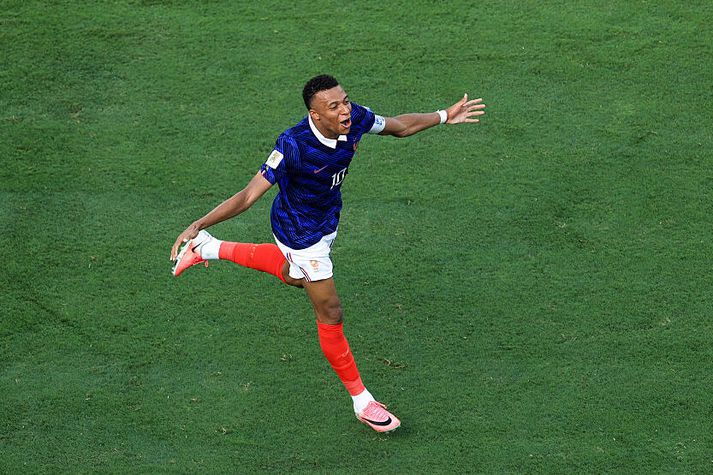 Kylian Mbappé skoraði tvö í kvöld og er markahæstur á HM ásamt Lionel Messi með sex mörk.
