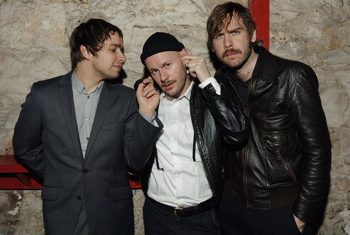 Peter, Bjorn og John heiðra The Strokes á nýrri plötu.