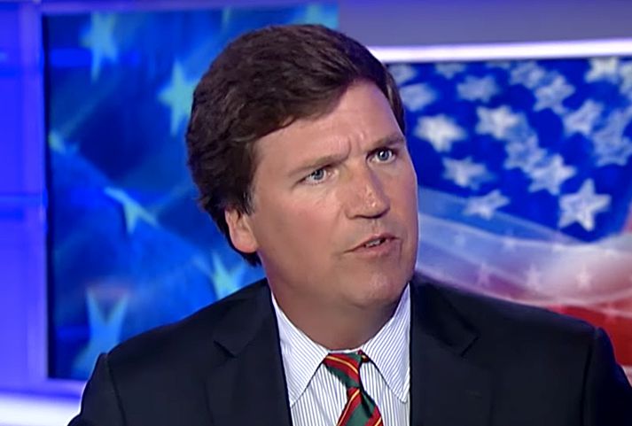 Tucker Carlson lét ósæmileg orð um innflytjendur falla. Mynd/FoxNews