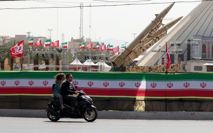 Zolfaghar eldflaugar til sýnis í Tehran.