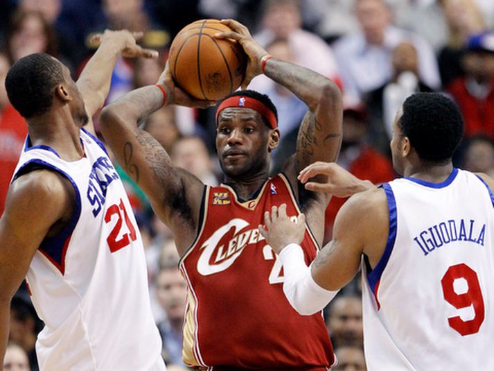 LeBron James í leiknum á móti Philadelphia í nótt.