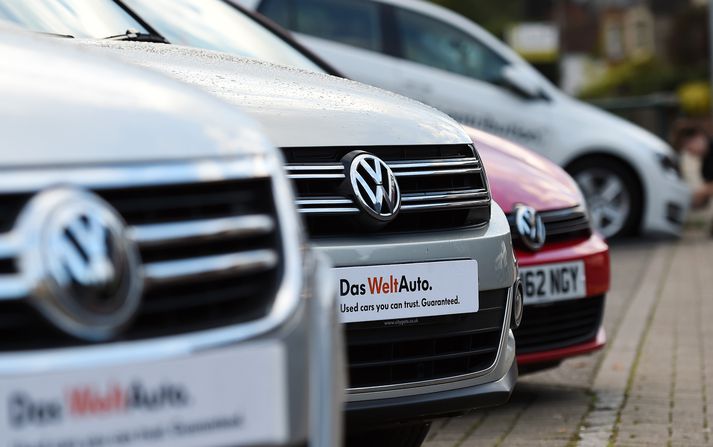 Hlutabréfaverð Volkswagen lækkaði um meira en 30% fyrstu tvo daga vikunnar.