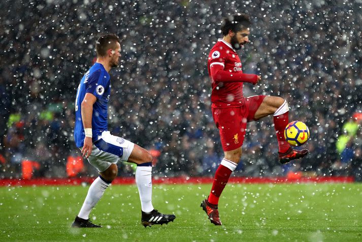 Mohamed Salah í leik með Liverpool á móti Everton í snjókomu.