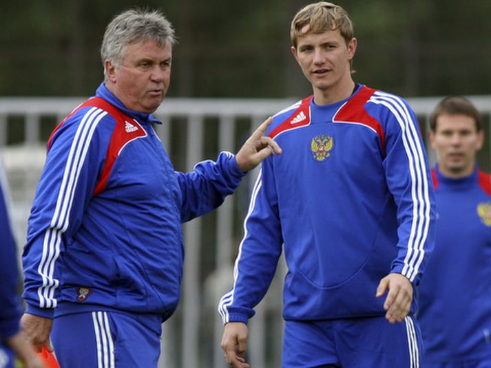Guus Hiddink ásamt Roman Pavlyuchenko á æfingu rússneska landsliðsins.