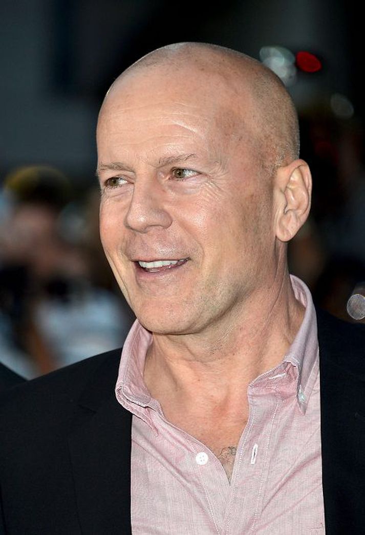 Bruce Willis þykir skrýtinn í framkomu þegar hann fer í viðtöl þessa dagana.