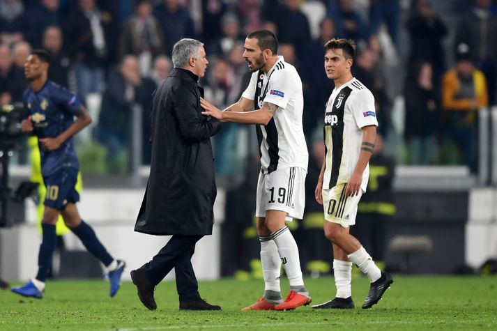 Mourinho ræðir við Bonucci í leikslok.