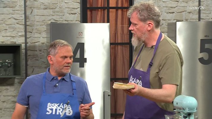 Gummi er töluvert minni en Sigurjón eins og sjá má. 