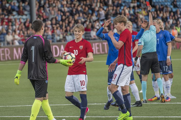 Martin Ödegaard fær bara að spila með 21 árs landsliðinu eftir að Lars Lagerbäck tók við A-landsliðinu.