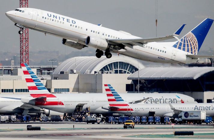 American Airlines hyggst segja upp 19 þúsund manns og United Airlines um 13 þúsund.