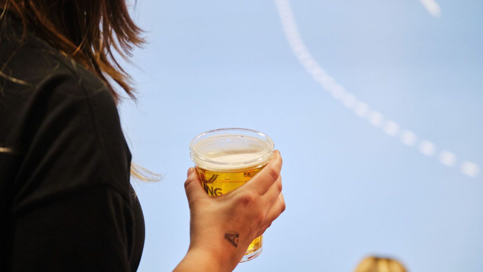 Bjórinn nú leyfður á vellinum