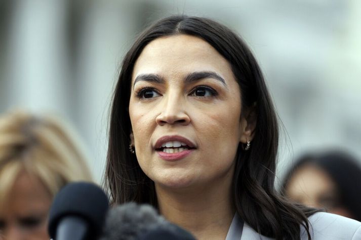 Ocasio-Cortez er meðvituð um að ákvörðun hennar um að deila því að hún hyggist láta frysta egg sin muni opna hana fyrir gagnrýni pólitískra andstæðinga.