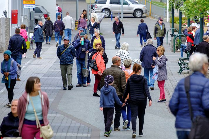 Erlendir ríkisborgarar verða sífellt stærri hluti af mannfjöldanum hér á landi.