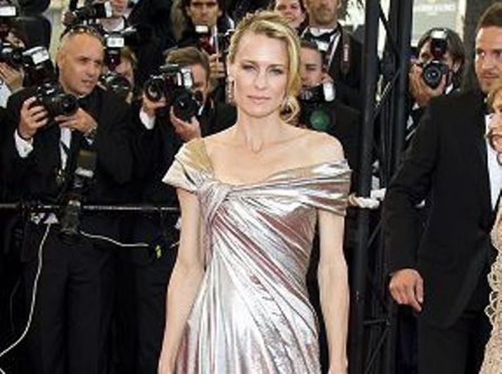 Ekkert frægðartal
Robin Wright er flutt frá Hollywood með börnin sín tvö. Hún segir Hollywood haldið þráhyggju gagnvart frægð.