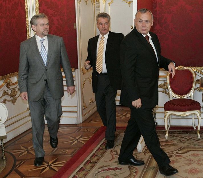 Alfred Gusenbauer kanslari er lengst til hægri á myndinni.