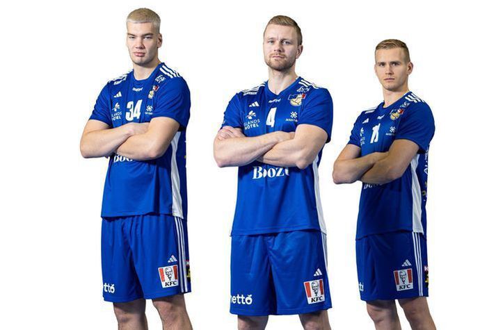 Landsliðstreyjan fer ekki í jólapakkana í ár.
