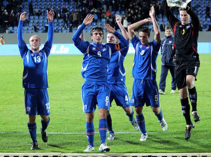 Íslenska U-21 landsliðið fagnar.