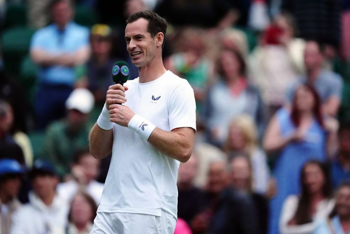 Andy Murray fékk hljóðnemann í hendurnar eftir leikinn í kvöld og þakkaði fyrir sig.