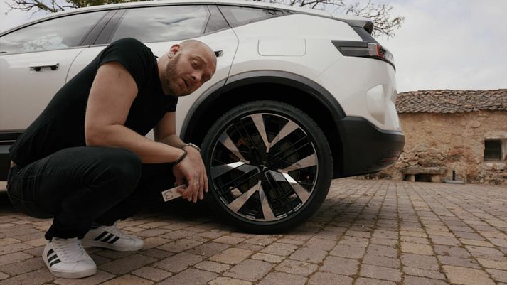 James Einar Becker, betur þekktur sem Tork-gaurinn skellti sér til Madrídar og reynsluók nýjum Polestar 3.