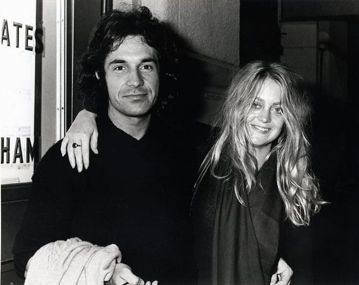 Söngvarinn Bill Hudson þótti mikill hjartaknúsari á sínum yngri árum og heillaði Goldie Hawn. Þau eignuðust saman tvö börn, Oliver og Kate Hudson, en leikkonan er meðal þeirra vinsælustu í heimi um þessar mundir. Hudson var þekktastur fyrir að vera meðlimur í strákasveitinni The Hudson Brothers sem lagði upp laupana snemma á níunda áratug síðustu aldar. Hann hyggst gefa út bók um samband sitt við Hollywood-stjörnurnar.
Nordic Photos/Getty