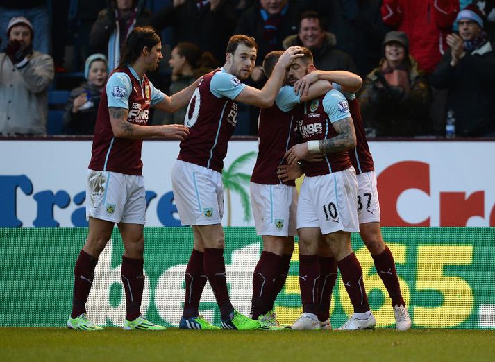 Leikmenn Burnley fagna sigurmarki Ings