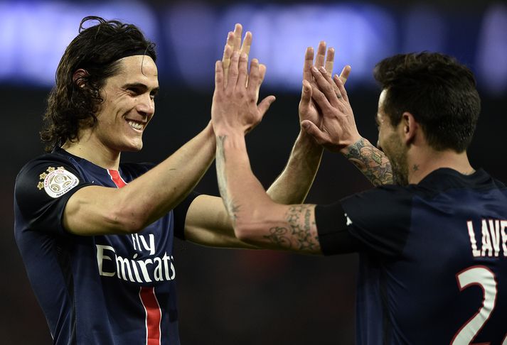 Cavani fagnar með Lavezzi í kvöld.