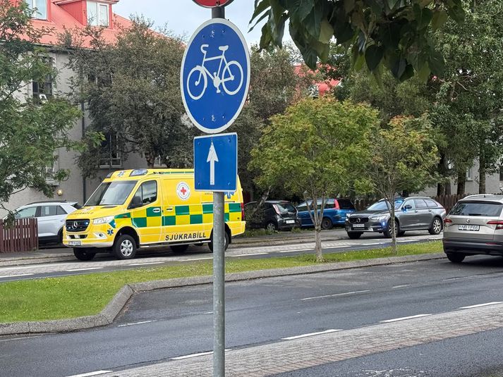 Bæði sjúkrabílar og lögreglan voru kölluð út.
