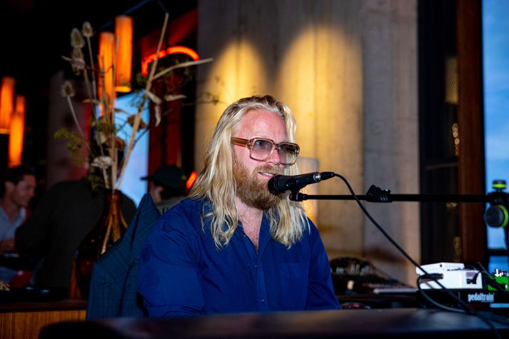 Högni Egilsson sendir á morgun frá sér hljóðverk í Laugar spa. 