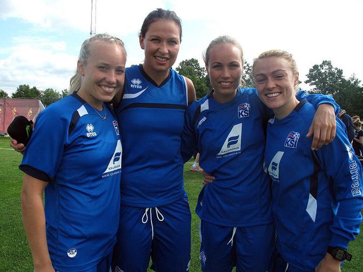 fjórir fyrirliðar Elísa, Guðbjörg, Dóra María og Sif eru allar í ábyrgðarstöðum í sínum félagsliðum.
